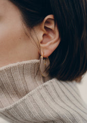Éole Slim Hoop Earrings - Taupe Leather